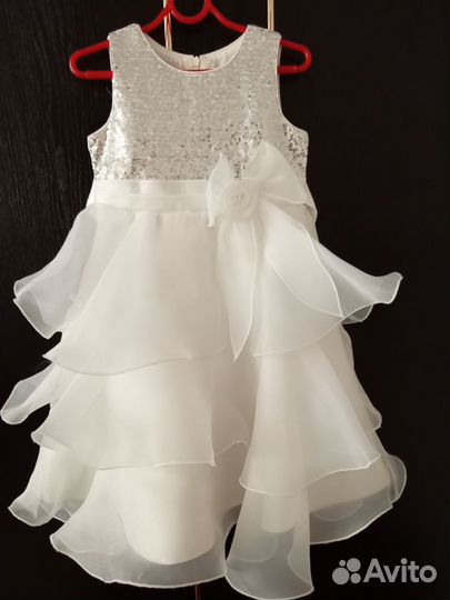 Платье нарядное 122р