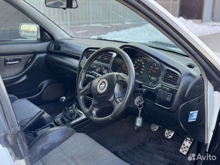 Subaru Legacy 2.0 МТ, 1999, 300 000 км