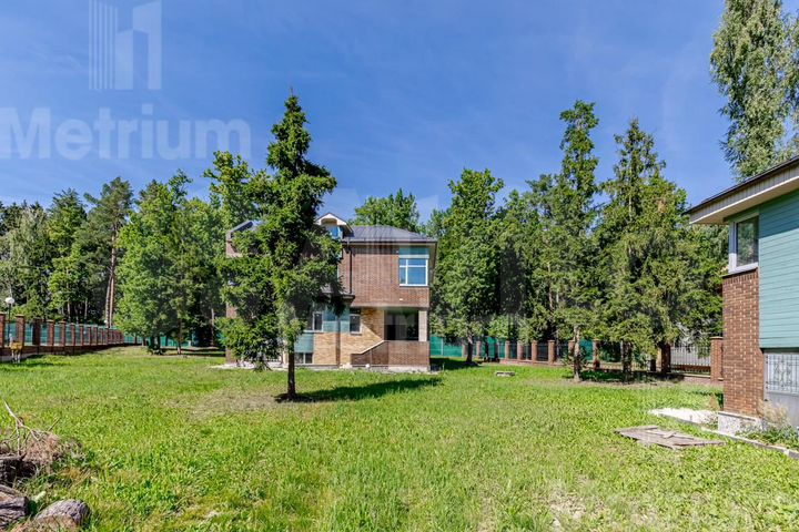 Коттедж 580 м² на участке 25 сот.