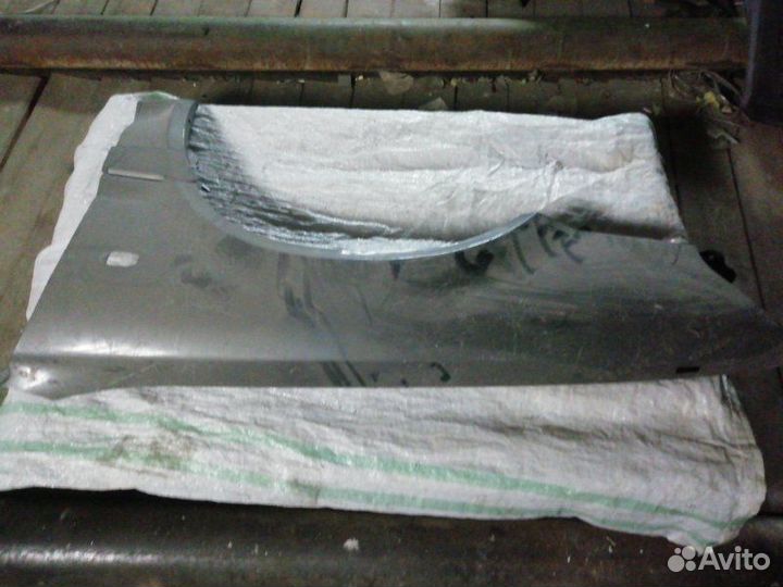 Крыло переднее левое Mitsubishi Diamante