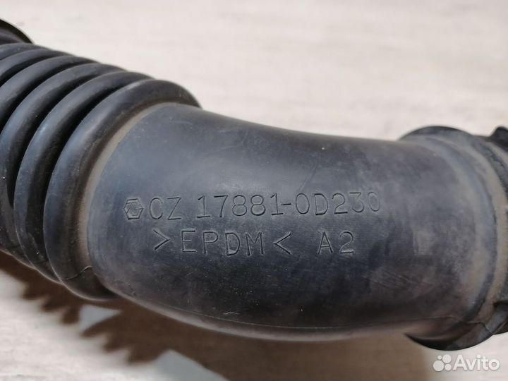 Патрубок воздушного фильтра Toyota Auris корпуса