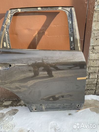 Задняя правая дверь на VW Touareg 2,оригинал