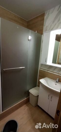 Продам стеклянные двери в душ