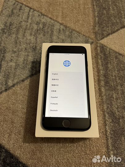 Телефон iPhone se 2020