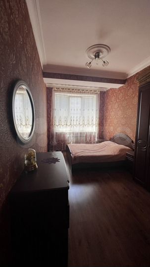 2-к. квартира, 80 м², 2/4 эт.