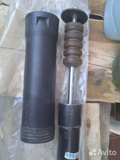 Задний амортизатор Range Rover Vogue L322