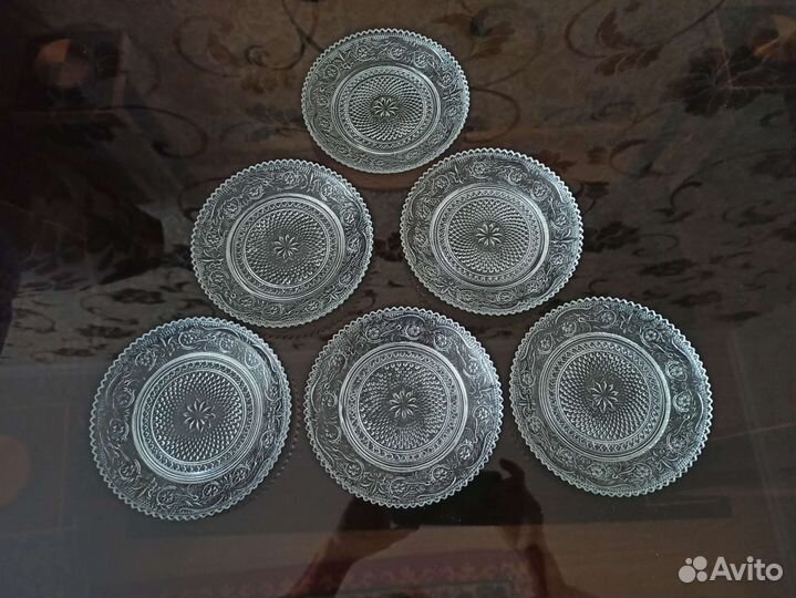 Стеклянные блюдца 6 штук