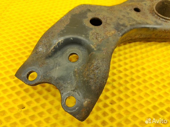 Рычаг передний левый Toyota Rav4 30 2adftv 2.2