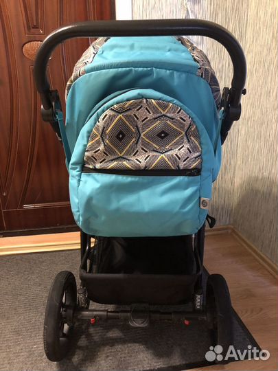 Коляска прогулочная всесезонная