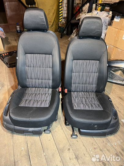 Передние сиденья Octavia A5
