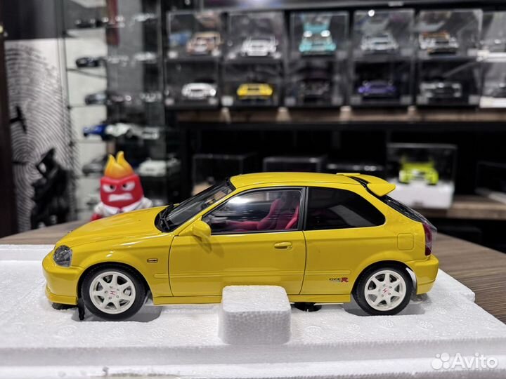 Motorhelix Honda Civic Type R (Ek9) желтый 1:18