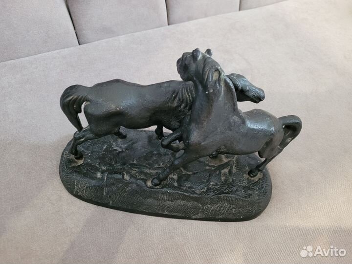 Статуэтка Лошади на воле пара Чугун Касли СССР