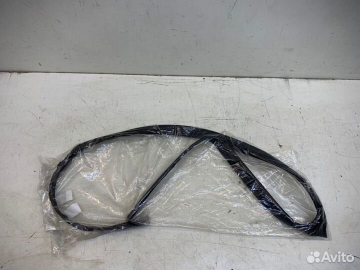 Уплотнитель двери передний правый Lexus Ls 4