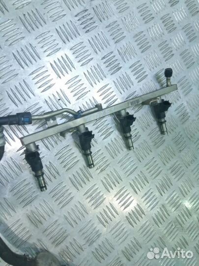 Форсунка топливная Opel Astra H 25380933