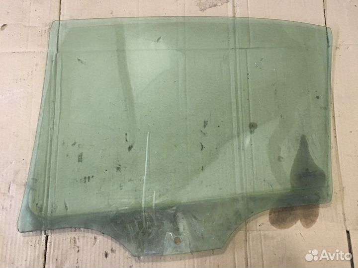 Стекло двери задней Skoda Octavia A5 (3358)