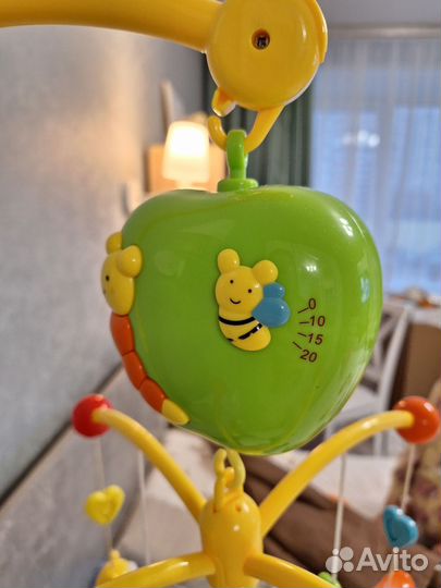 Мобиль на кроватку жирафики