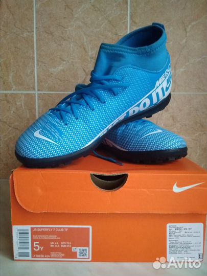 Футбольные бутсы