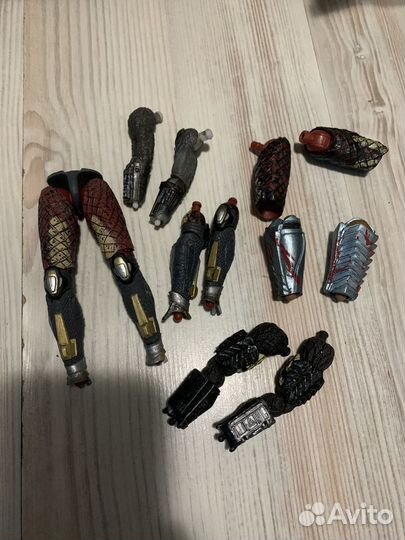 Запчасти от фигурок хищников Neca