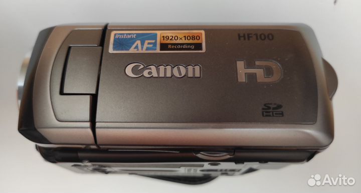 Цифровая видеокамера Canon HF100