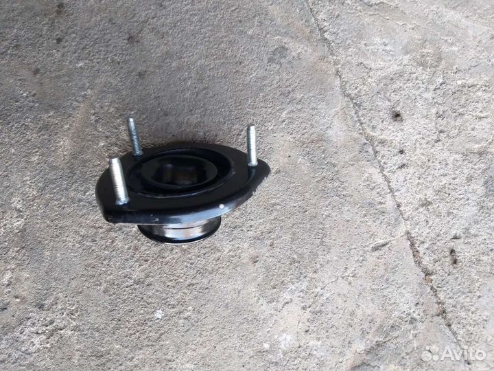Опора амортизатора задняя правая toyota camry