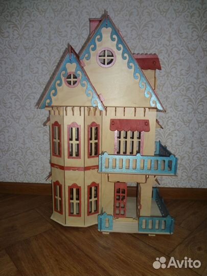 Кукольный домик с мебелью