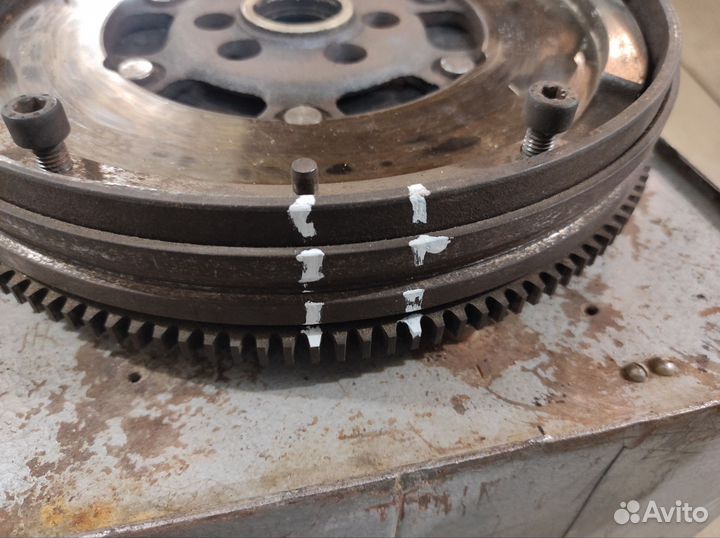 Двухмассовый маховик 1.8t 06B105266A