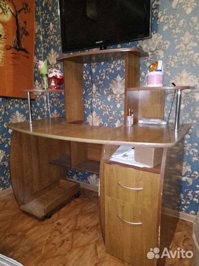 Компьютерный письменный стол