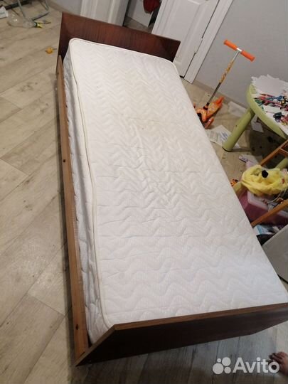 Кровать с матрасом бу 193х85