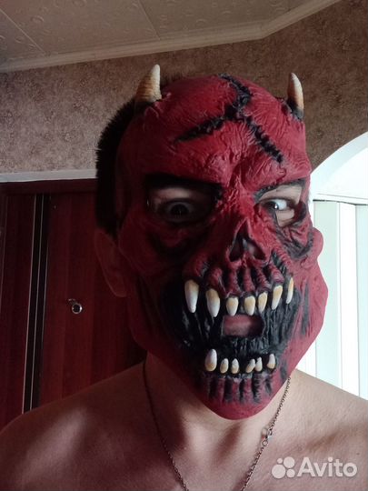 Декоративная маска монстра