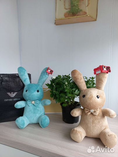 Игрушки разные новые зайчик Луи Витон