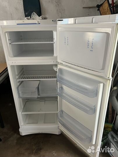 Холодильник Indesit бу