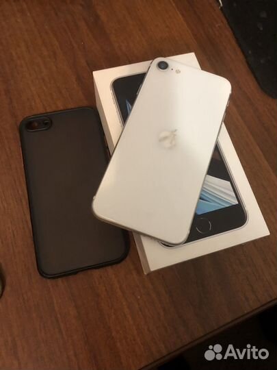 iPhone SE, 64 ГБ