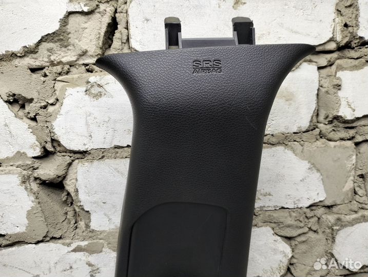 Обшивка стойки средней Grand Cherokee WK2