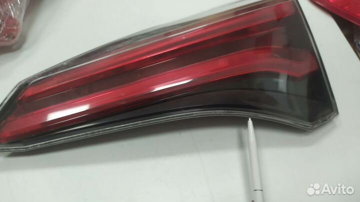 Задний фонарь правый внутренний toyota RAV4