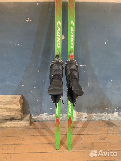 Лыжи беговые с ботинками 44 размера