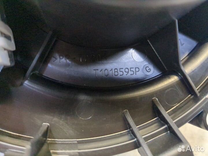 Двигатель отопителя Volkswagen Golf 7, 2015