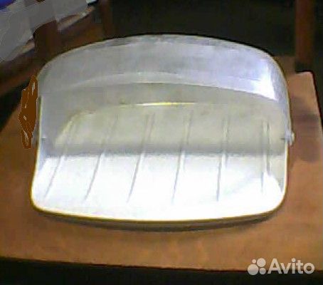 Пластиковая хлебница и деревянные