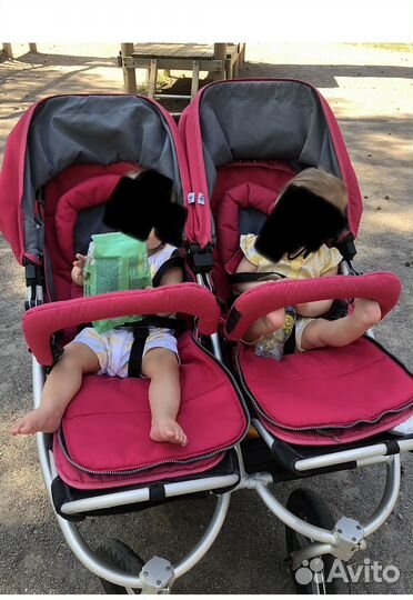 Коляска для двойни bumbleride