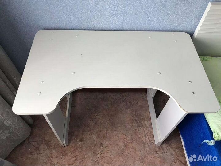 Письменный стол