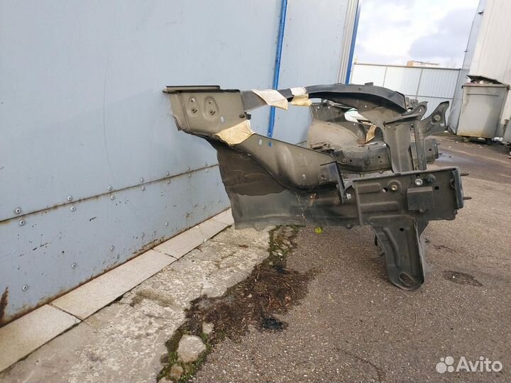 Передняя панель (телевизор) Toyota Prius 2 NHW20