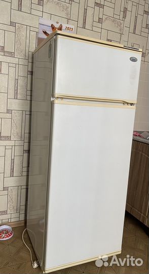 Холодильник бу Атлант