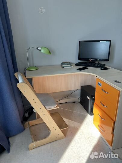 Письменный стол 2 штуки растущий стул