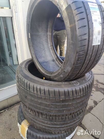 Michelin Pilot Sport 4 245/45 R20 и 275/40 R20
