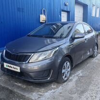 Kia Rio 1.6 MT, 2012, битый, 250 000 км, с пробе�гом, цена 375 000 руб.