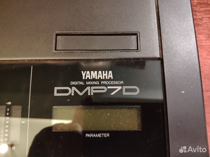 Цифровой микшерный пульт Yamaha DMP7D