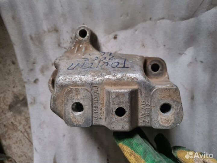 Крепление кпп Volkswagen Touran 1 1.6 2003