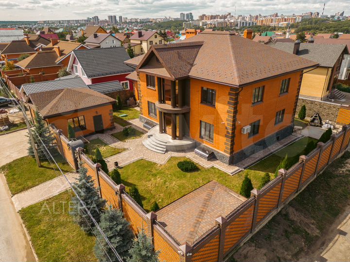 Коттедж 377 м² на участке 9 сот.