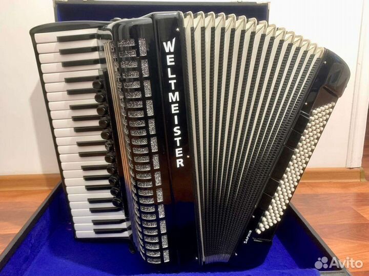 Аккордеон Weltmeister Saphir 4/4