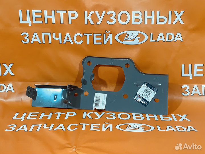 Панель рамки радиатора левая Vesta