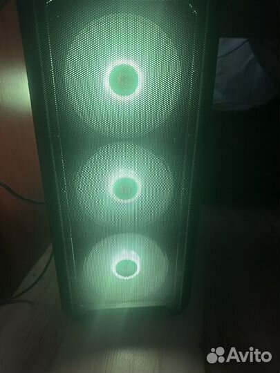 Мощный игровой компьютер с монитором